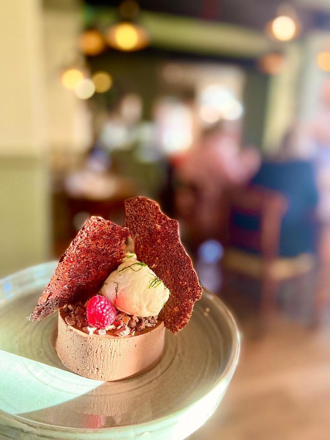 オールトン White Hart Bed & Breakfast エクステリア 写真